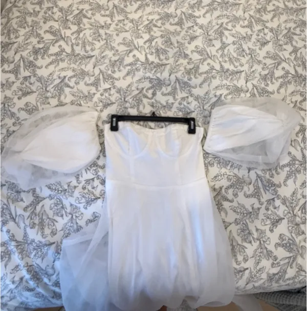 Off-The-Shoulder Lulus White Maxi Dress - Image 8