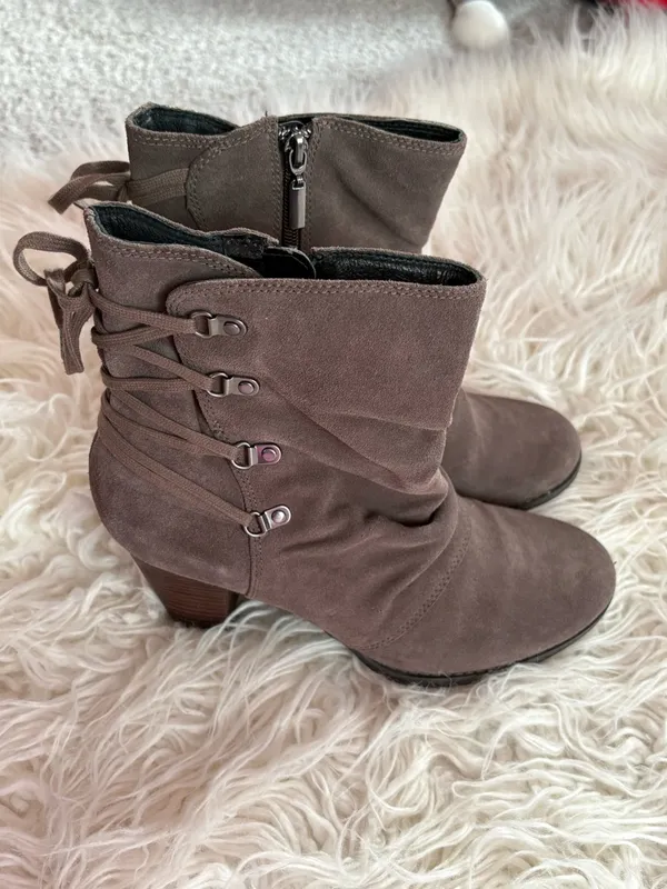Clarks Artisan Alpine Andi Suede Lace-Up Slouch Booties Size 10 - Image 4