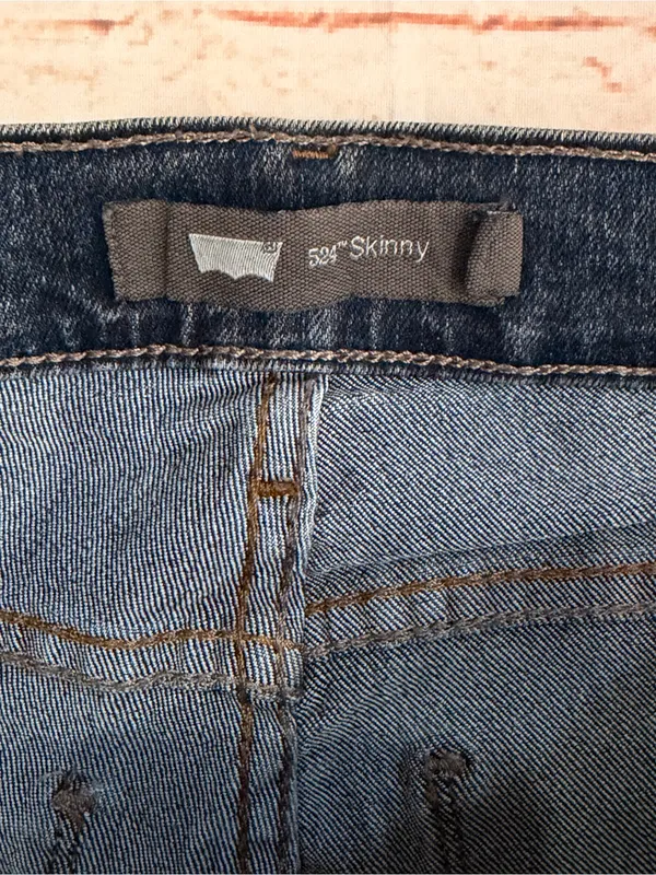 Levi’s | 524 Women’s Dark Blue Skinny Jeans - Image 2