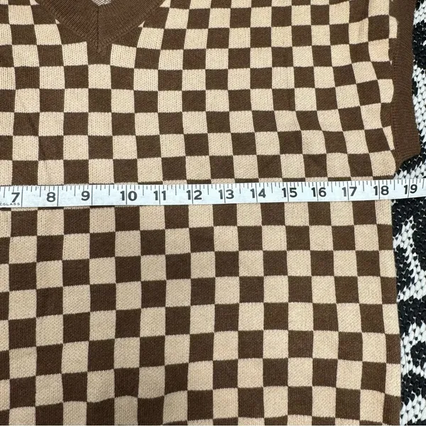 Willow and Wind checkered sweater brown and tan short sleeve v neck - Image 5