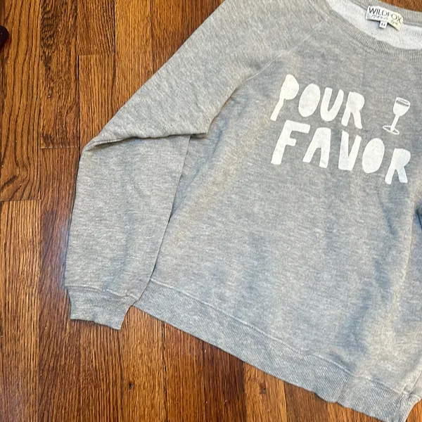 Wild fox medium pour favor grey sweatshirt medium crew neck - Image 6