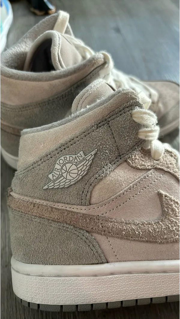 Air Jordan 1 mid SE ‘particle grey’  - Image 2
