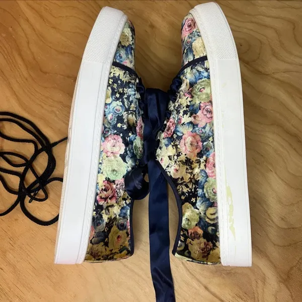 Blue Velvdet Floral Sneakers, Extra Laces - Image 9