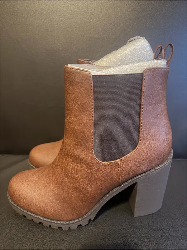 Brown Heeled Chelsea Boots - Image 5