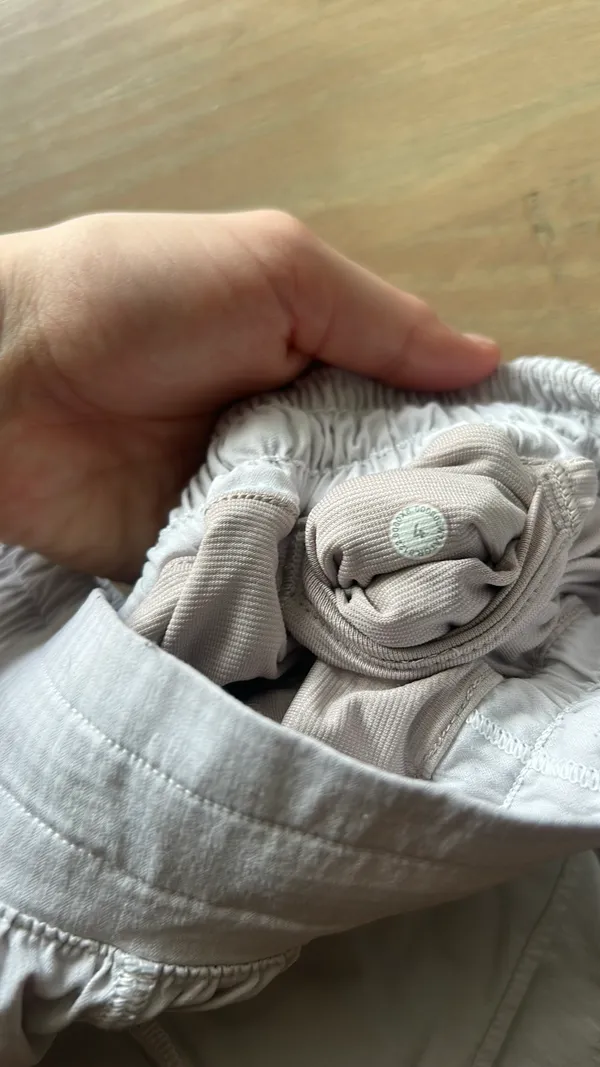 Lululemon Hotty Hot Low-Rise 2.5" - Image 2