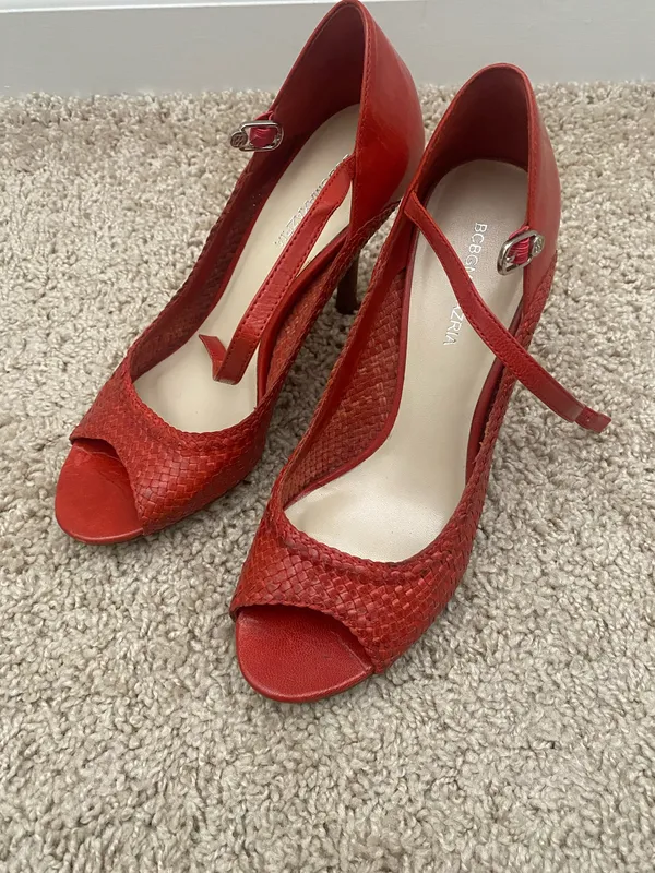 BCBGMAXAZRIA Heels Size 6.5 - Image 3
