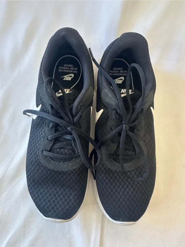 Nike Black and White Women's Athletic Running Shoe - Image 2