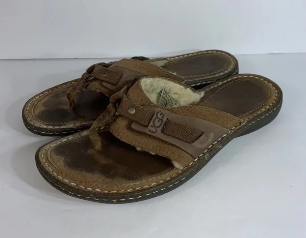 Uggs Women's Furry Sandals Sz 9 UGG 1629 EUC - Image 4