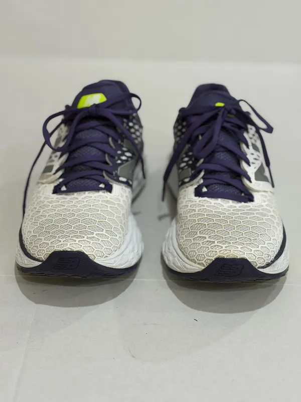 Woman Size 8 new balance Sneakers - Image 2