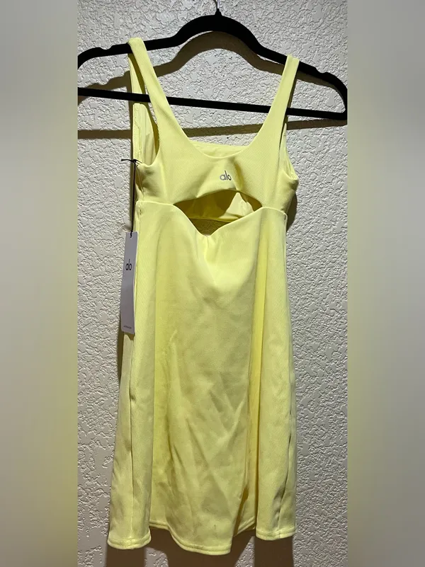 Alo Yoga NWT Slice Tennis in Sunshine Yellow Shorts Underneath Size XS - Image 6