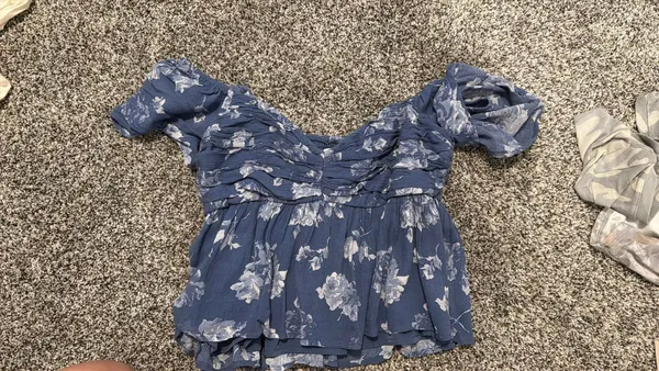 Hollister Floral Puff Sleeve Summer Crop Top M - Image 2