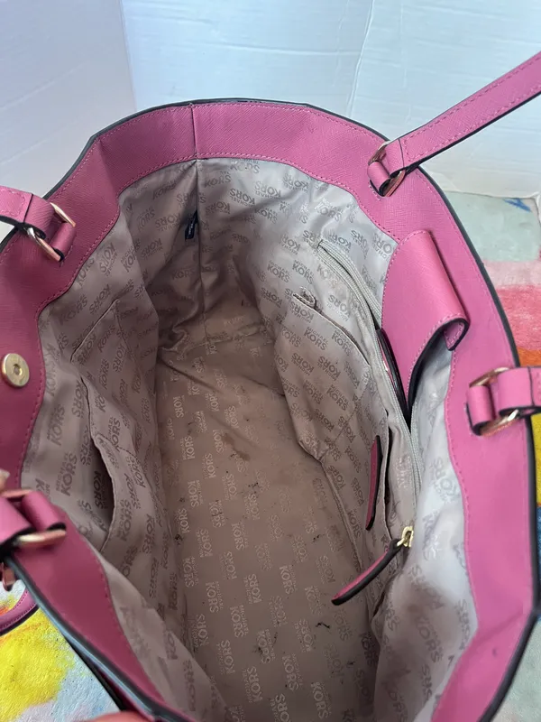 Michael Kors Purse - Image 8