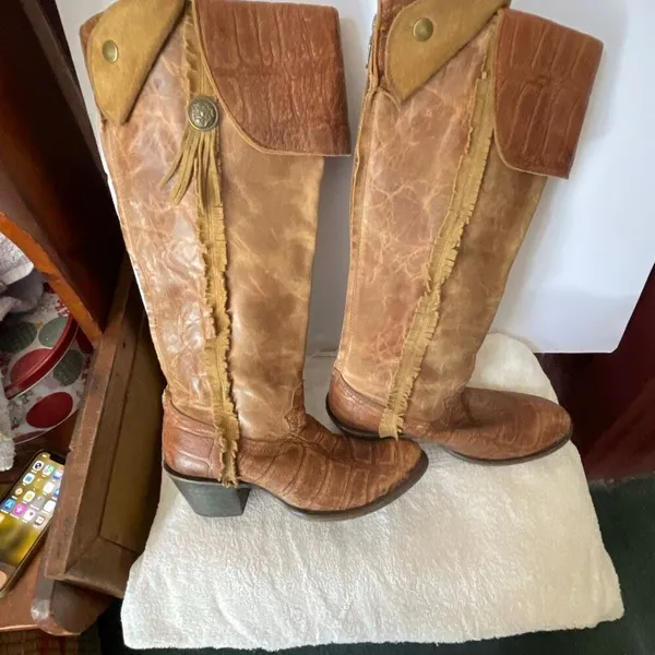 Women’s size 8.5 Corral Vintage Cognac Deer knee high western distressed boots. - Image 6