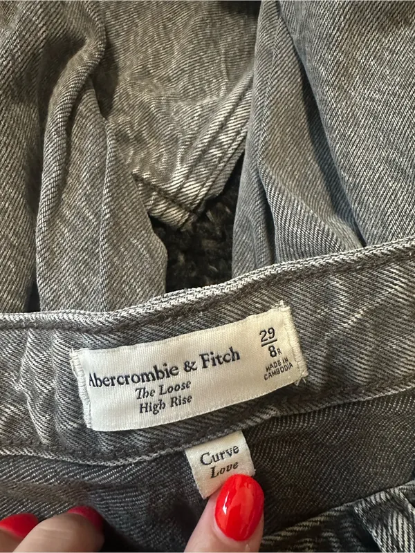 Abercrombie and fitch the loose high rise curve love gray wash size 29 or 8 - Image 2