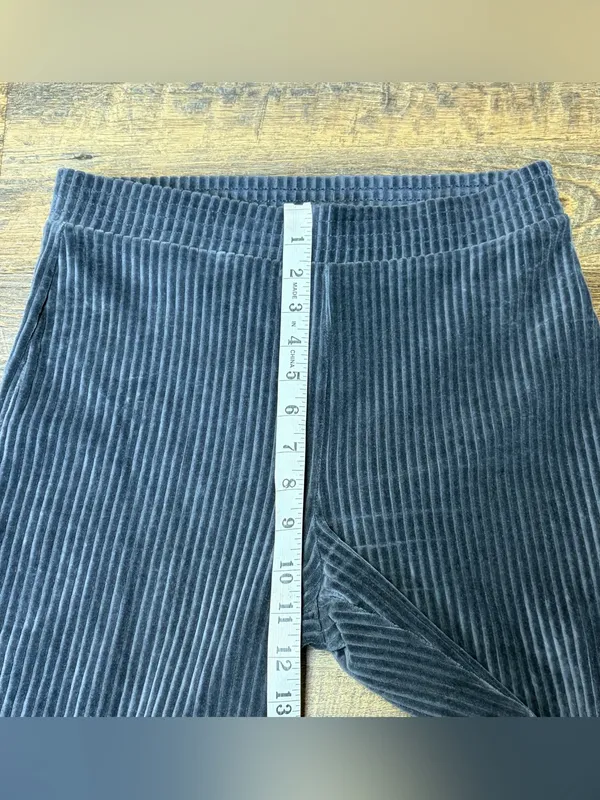 NEW Aerie Groove-On Ribbed Velour Flare Pants Charcoal Gray Womens Medium - Image 9