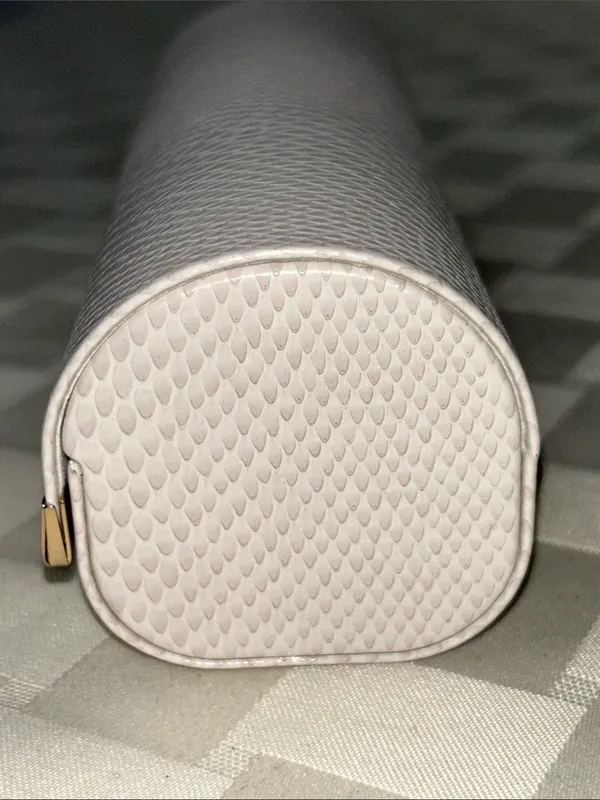 Jimmy Choo White Textured Eyewear Case with Gold Logo Bar - Image 4