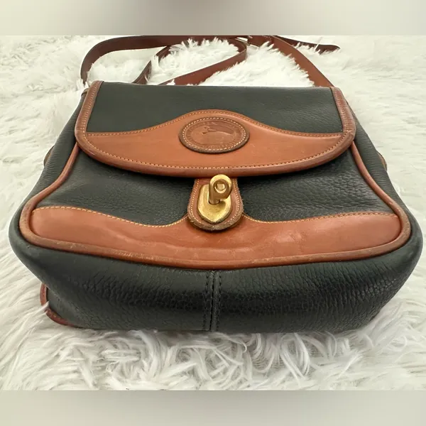 Dooney & Bourke Vintage Black Pebbled Leather Tan Trim Crossbody Bag‎ - Image 4
