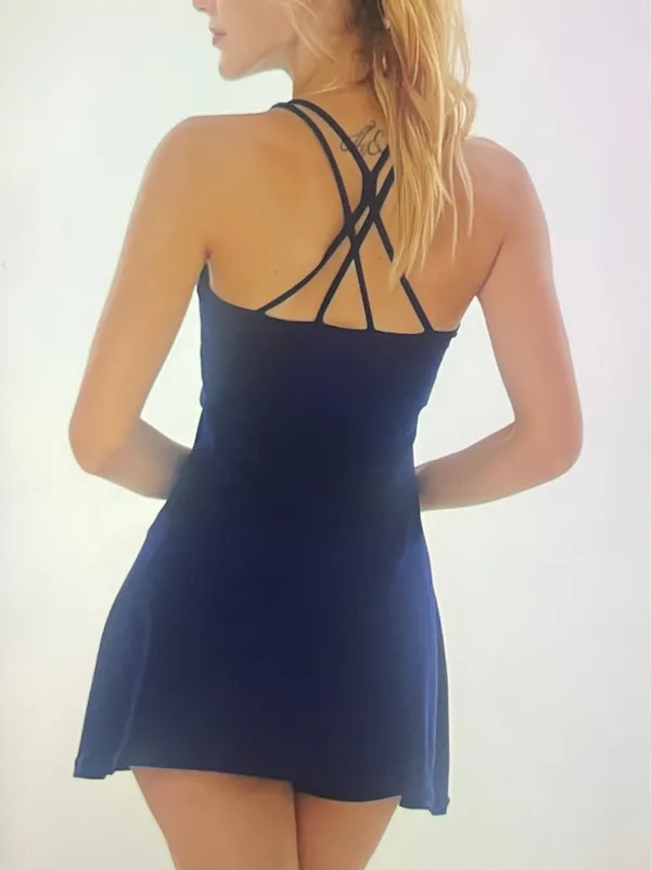 Chic sleeveless dress in a classic black color. Perfect for any occasion. - Image 2