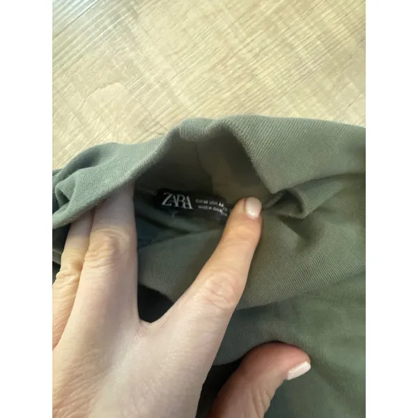 Zara Olive Green High Neck‎ Mock Neck Long Sleeve Crop Top - Size Medium - Image 3