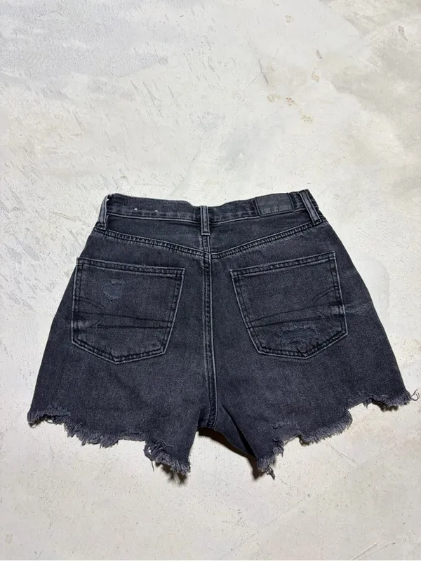 American Eagle Women's 90s boyfriend Black Distressed Denim Shorts 00 - Image 4