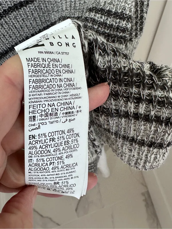 Billabong Gray & Black Open Knit Striped Crewneck Sweater Size Medium - Image 9
