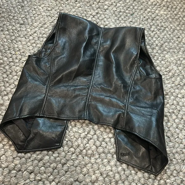 Sunday Best Aritzia Black Leather Open Vest Size 0 - Image 9
