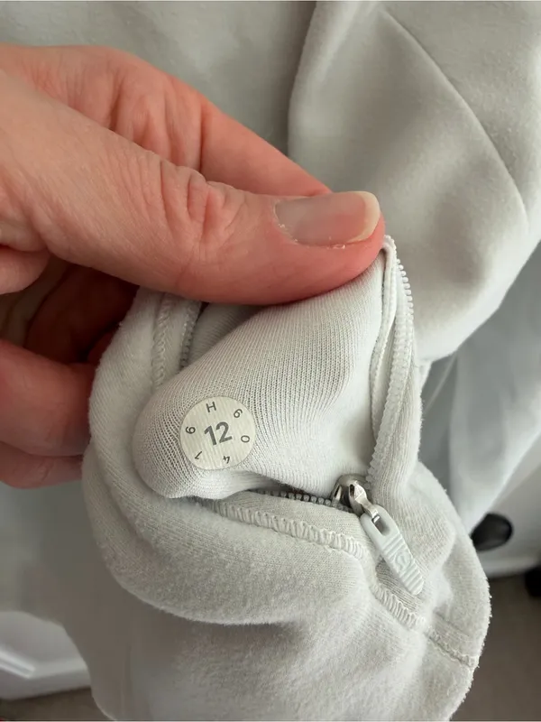 Lululemon‎ White Fleece Pullover Sweatshirt Zip Pockets Size 12 - Image 4