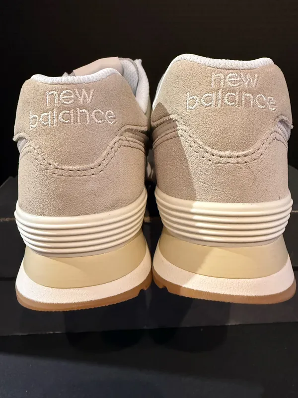New Balance Women’s 574 size 9 - Image 5