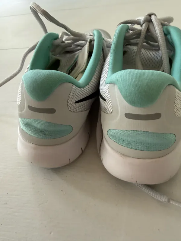 Nike women’s runnning shoe size 6 - Image 7