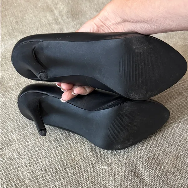 BLEEKER AND BOND Celeste Classic Black Leather Heels Pumps Size 8 - Image 11