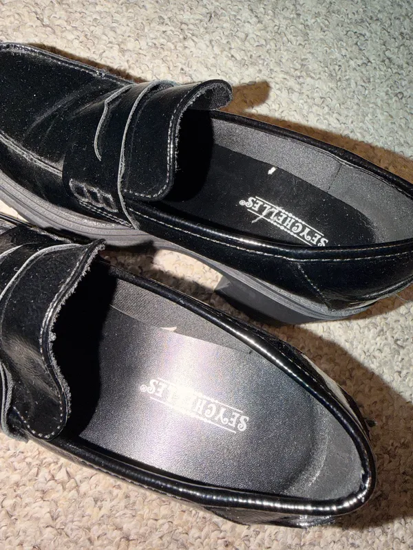 Black heel loafers Size 6.5 - Image 4