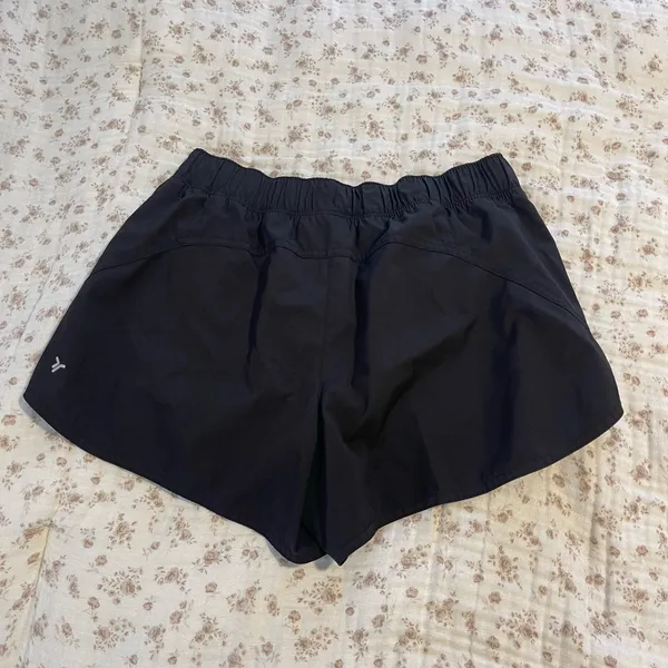 Old Navy Women's Black Athletic Shorts - Image 4
