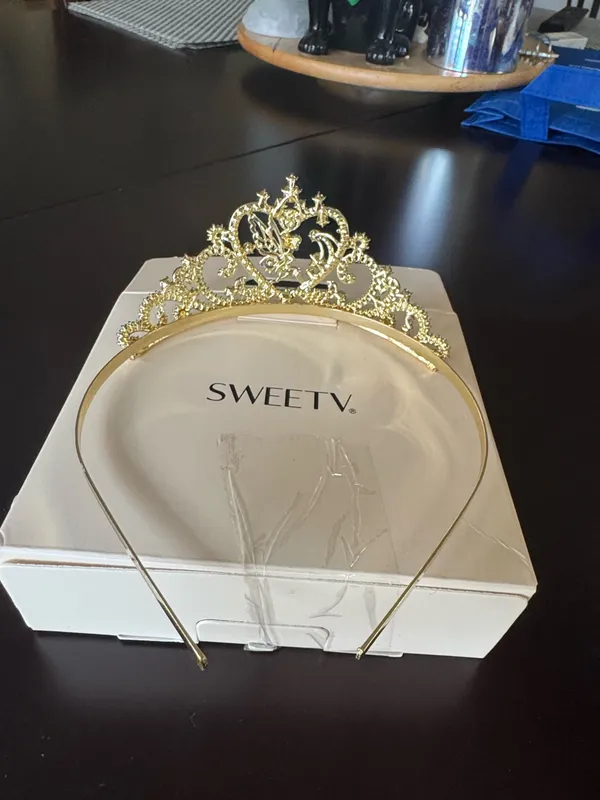 New Sweetv gold tiara Size undefined - Image 3