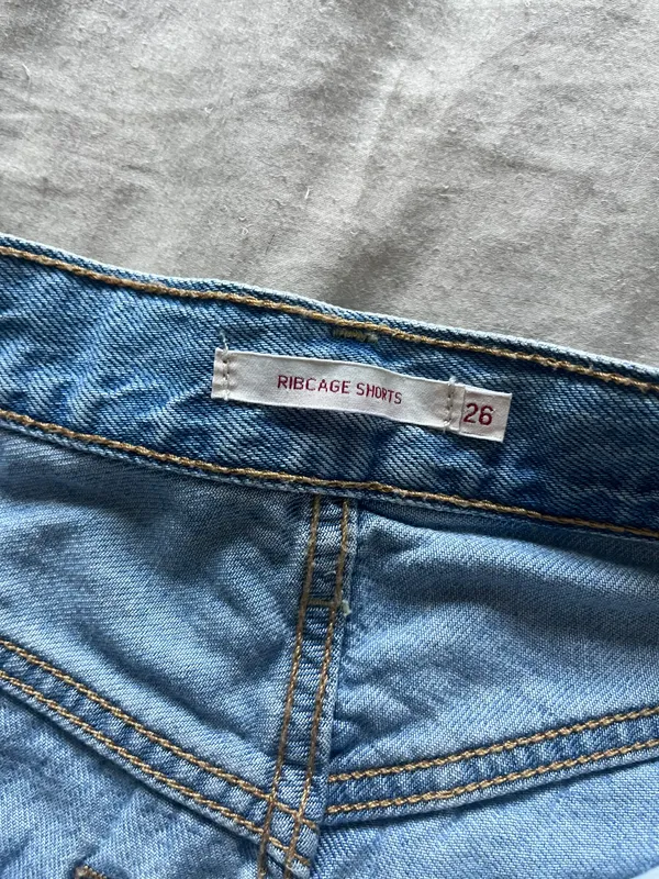Levi's Ribcage Shorts - Image 3