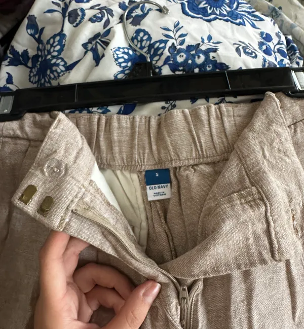 Old Navy Beige Linen Shorts - Image 4