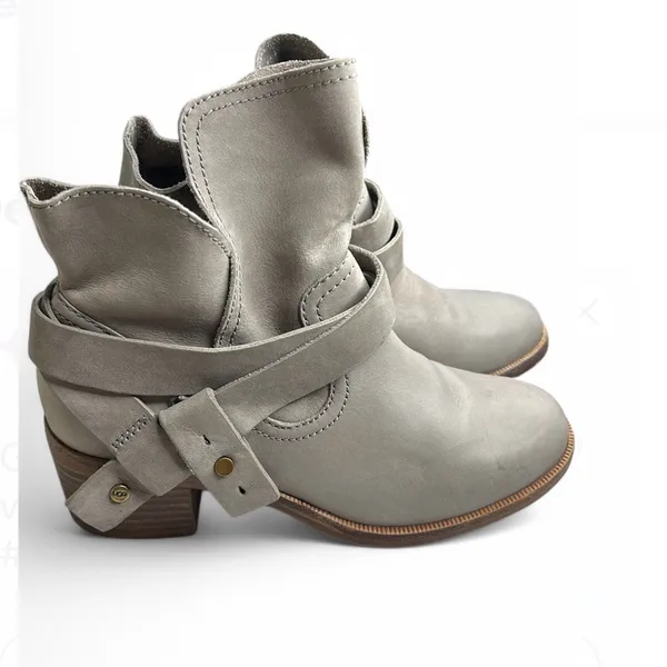 UGG Australia Elora Sahara Genuine Smooth Leather Stacked Heel Ankle Boot Size 5 - Image 4