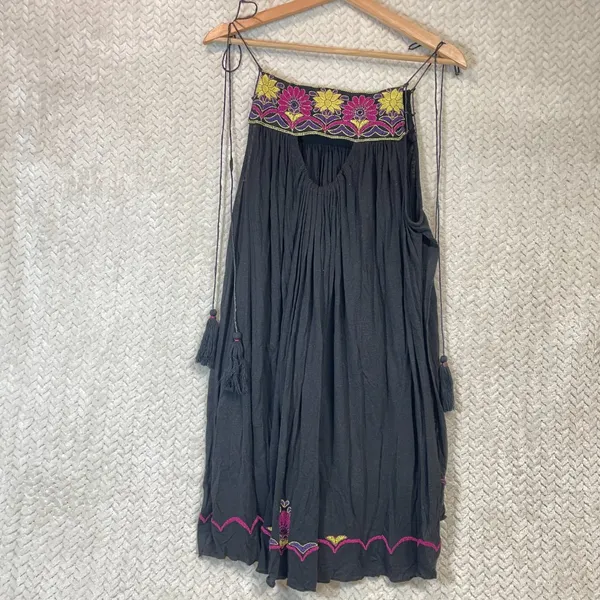 Free People Boho Black Embroidered Flowy Faux‎ Leather Straps Tunic Size Medium - Image 8