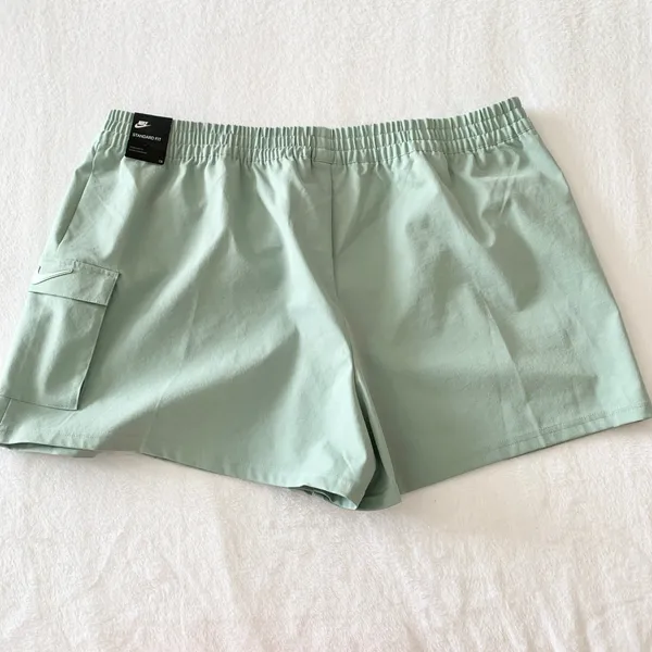 Nike Sportswear Essential Utility Cargo‎ Shorts Womens Size 2X Green DH3026-006 - Image 10