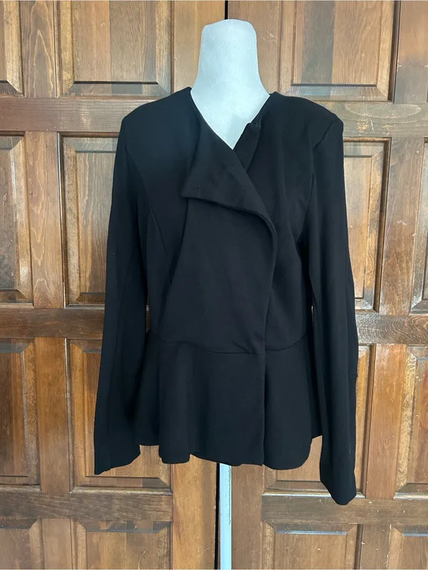 Cabi Agency Peplum Blazer Jacket Size 8 Black 3549 Ponte Knit Wrap Work Wear - Image 2
