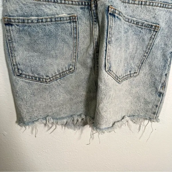 Zara Trafaluc Women's Sz Small Cut Off Denim Mini Skirt Light Acid Wash Distress - Image 10