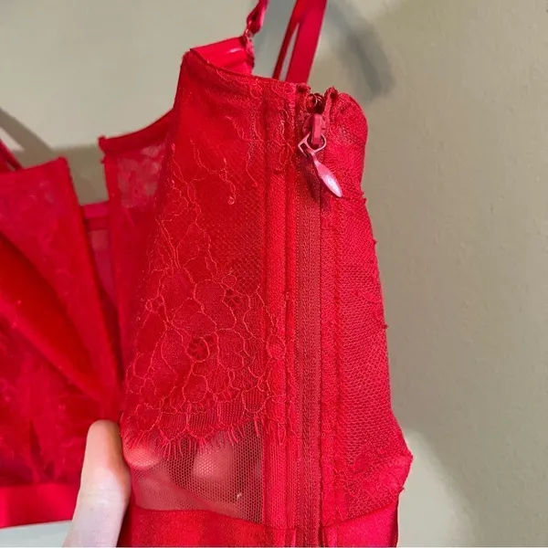 ✨ Victoria’s Secret Red Lace‎ Sexy Unlined Strapless Bra Large - Image 4