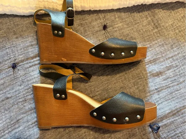 Lucky Brand Black Leather Studded Wedge Sandals - Image 5