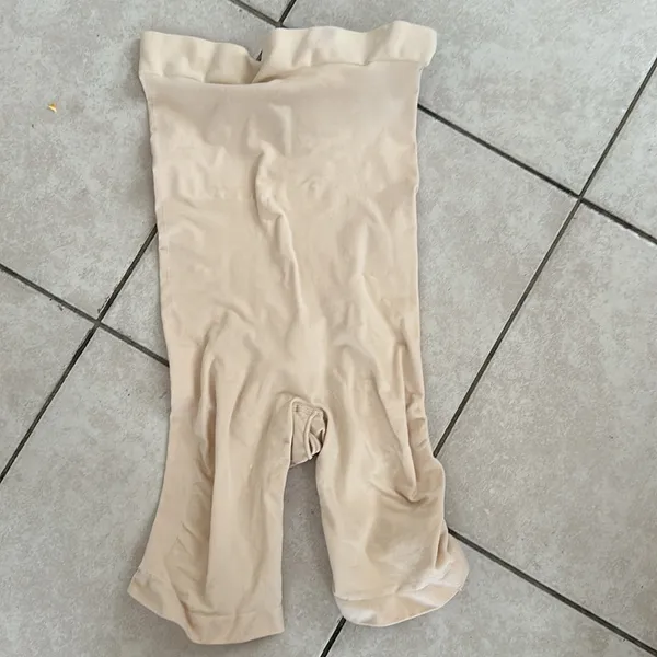 Skims Seamless Sculpt Mid‎ Thigh Short size XL - Image 4