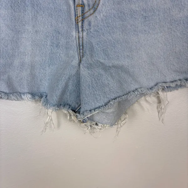 Levi's‎ Wedgie Short Light Wash Denim Jean Cut Offs Distressed Y2K Size 28 - Image 4