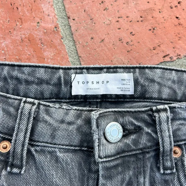 Like New TOPSHOP Straight Jeans Size 28 - Image 3