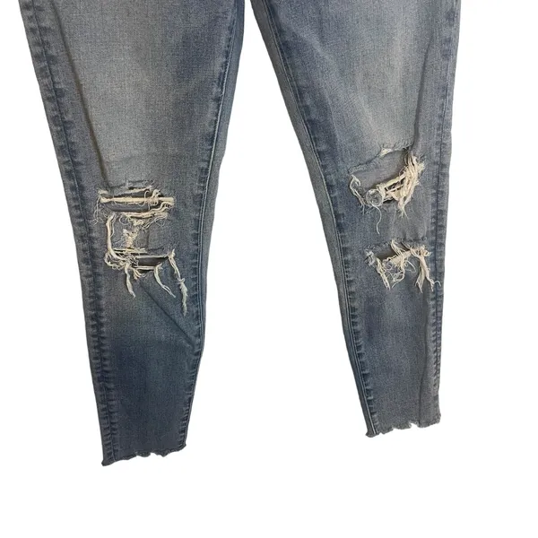 American Eagle Women's Size 6 Light Wash‎ Distressed Skinny Jeans - Image 3
