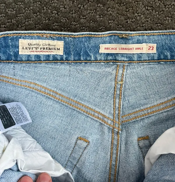 Levi’s Ribcage Straight Ankle Jeans - Image 3
