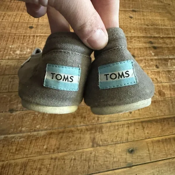 Tom’s minimalist gray slip on normcore size 8 shoes - Image 2
