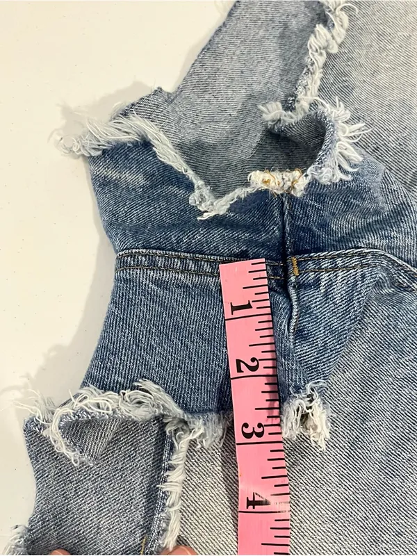 Madewell Distressed The Perfect Jean Short size 32 - Image 5