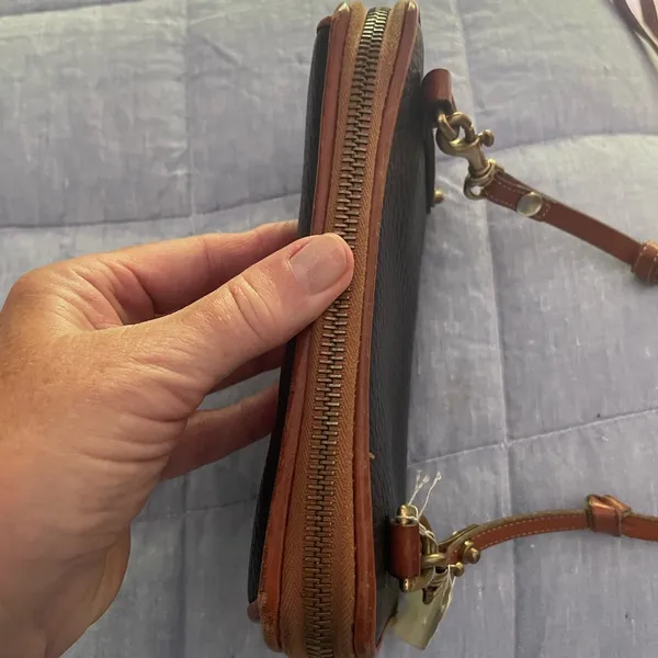 Dooney & Bourke vintage black belt pebbled leather convertible crossbody bag - Image 3